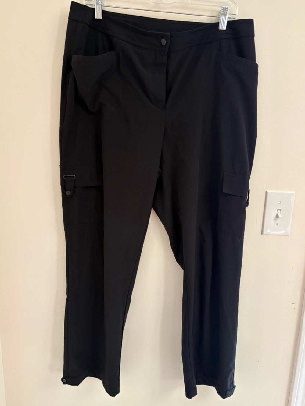 Zenergy by Chico’s Black Cargo Athletic Pants‎ Lightweight, Travel-Ready Wear L